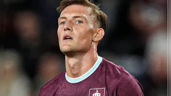 Oliver Sonne y el tremendo error que provocó la eliminación del Burnley ante un equipo de la tercera división en la Carabao Cup