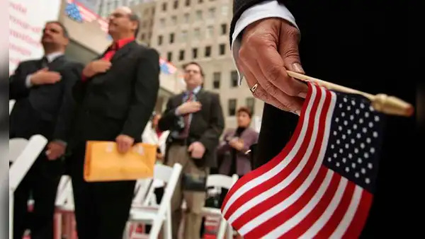 Administración de Trump restablece las "verificaciones vecinales" para inmigrantes que deseen la ciudadanía americana