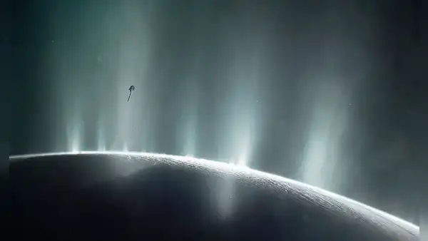 Científicos confirman que la luna Encélado de Saturno cumplen todos los requisitos para albergar la vida en su gran océano