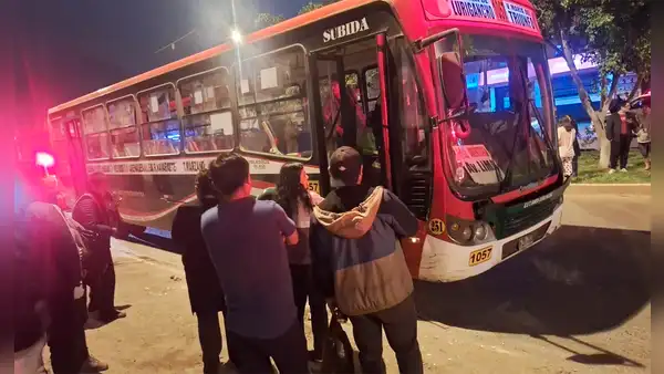 Balean bus de la empresa Santa Catalina en SJL: chofer resulta gravemente herido tras ataque