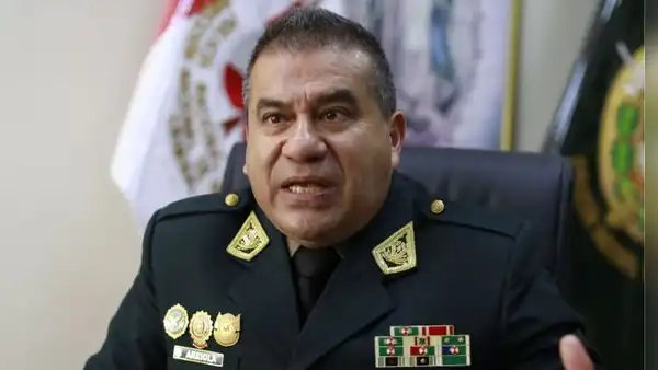 Comandante General de la PNP, Óscar Arriola, criminaliza paro de transportistas y advierte detenciones