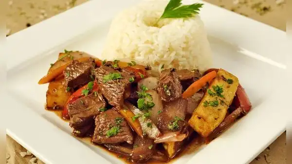 Aprende a preparar un Lomo Saltado tradicional de forma sencilla para sorprender a tu familia