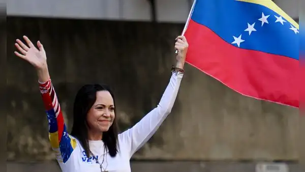 Emmanuel Macron elogia a María Corina Machado tras ganar Nobel de la Paz: "Es la justa recompensa de su combate"