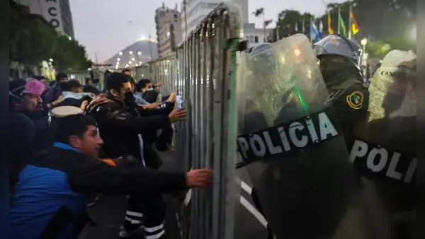 Manifestante con discapacidad intelectual estuvo 4 días detenido tras marchar pacíficamente el 15 de octubre, según su abogado: "Recibió golpes"