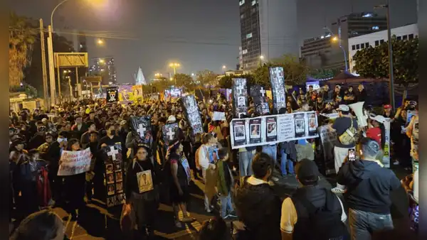 Marcha de Generación Z llegó de forma pacífica a Palacio de Justicia tras recorrer calles de Centro de Lima y Lince