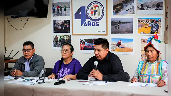 Congresistas que votaron a favor de eliminar la Comisión de Pueblos son "traidores"