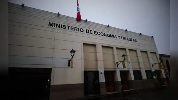 Decreto de urgencia de austeridad cuadra las cuentas del 2025, pero solo "es un parche", advierten expertos