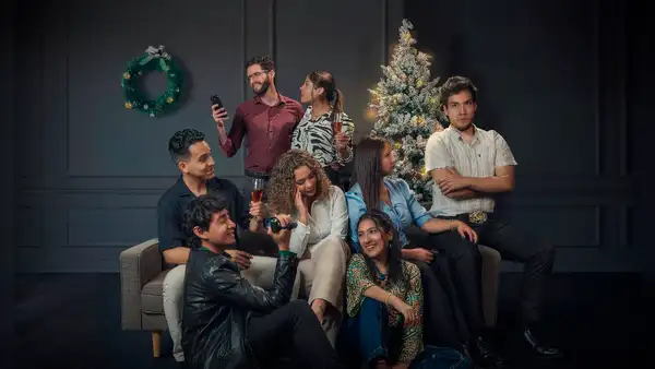 ‘La noche del amigo secreto’, un juego navideño que revela verdades incómodas, llega al Teatro Ricardo Roca Rey