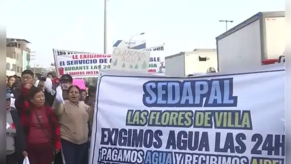 Vecinos de San Juan de Miraflores bloquean la Panamericana Sur en protesta contra Sedapal: "Pagamos agua y recibimos aire"
