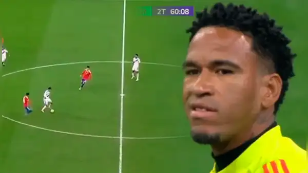 Pedro Gallese y su gesto de frustración tras el grosero error de Jairo Concha que provocó el 2-1 de Chile ante Perú
