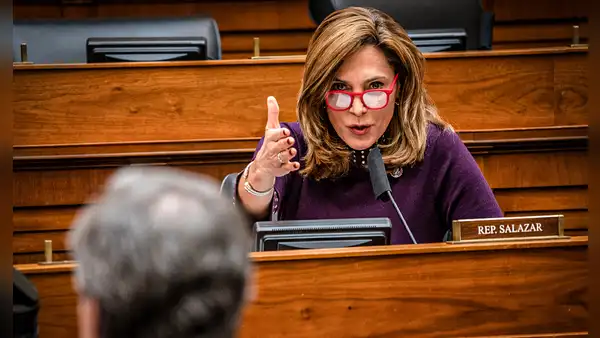 "Estamos a punto de entrar": congresista del partido de Trump minimiza a Maduro y sugiere incursión militar en Venezuela