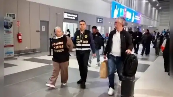 Detienen ciudadana dominicana al intentar salir del Perú con carnet falsificado: PNP revela que mafias cobran US$6.000 por documento