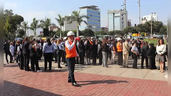 Familia judicial participa activamente del Segundo Simulacro Nacional Multipeligro 2025