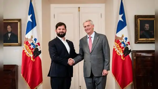 Gabriel Boric y José Antonio Kast dan inicio a transición en La Moneda tras victoria rotunda de la derecha en Chile