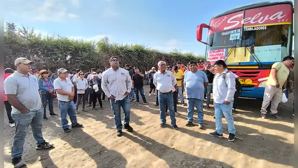 Piura: transportistas de 80 empresas bloquean ingresos a compañía agroindustrial solicitando puestos de trabajo