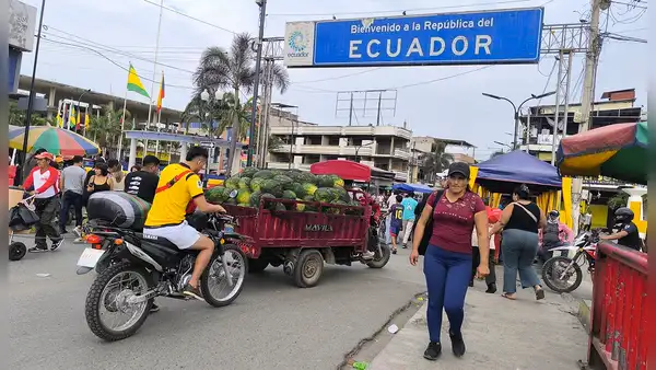 Migrantes varados en la frontera Perú - Ecuador reabren debate sobre control y crisis humanitaria en Tumbes
