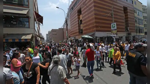 Municipalidad de Lima realiza operativos navideños en Mesa Redonda y detiene a diversos comerciantes e incauta pirotecnia ilegal