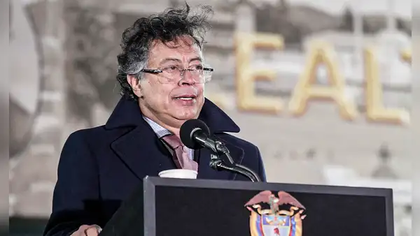 Petro aumenta a más de un 23% el salario mínimo en Colombia en medio de advertencias por riesgo económico