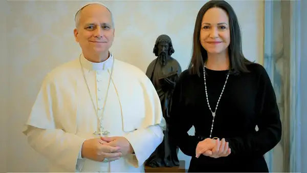María Corina Machado se reunió con el papa León XIV en el Vaticano para "pedir la liberación de todos los presos políticos" de Venezuela