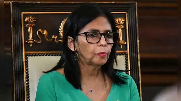 Delcy Rodríguez responde a Trump: “Aquí hay una presidenta encargada y un presidente rehén en EE. UU.” y ratifica soberanía de Venezuela