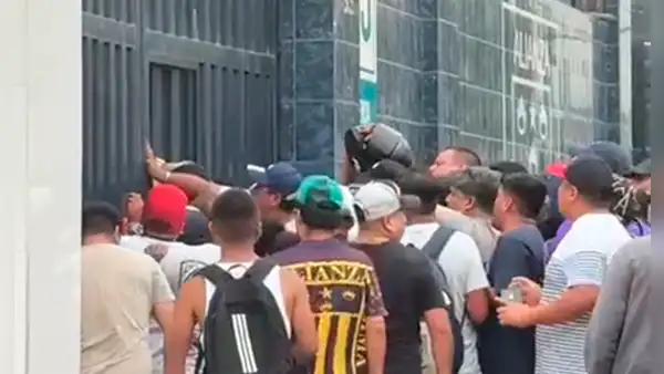 Hinchas de Alianza Lima irrumpieron en Matute para encarar a jugadores involucrados en denuncia por presunto abuso sexual