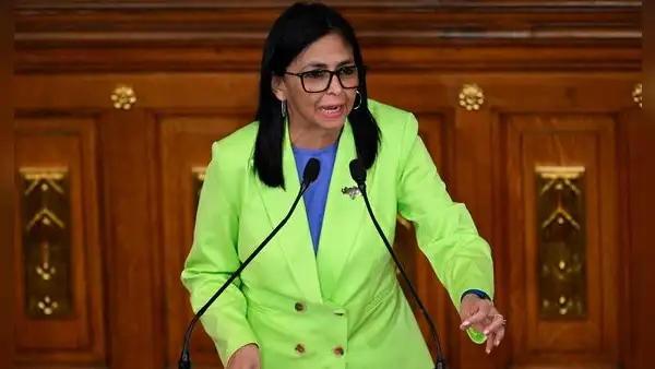 Delcy Rodríguez revela que EE. UU. le dio 15 minutos tras captura de Maduro para cumplir sus demandas o “nos matarían”, según The Guardian