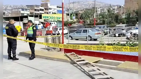 Dos menores caen desde el tercer nivel de la Plaza Cívica de Mi Perú y quedan gravemente heridos
