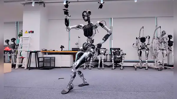 China sorprende con un robot bailarín: se mueve como un humano, sin resbalar y sin perder el ritmo
