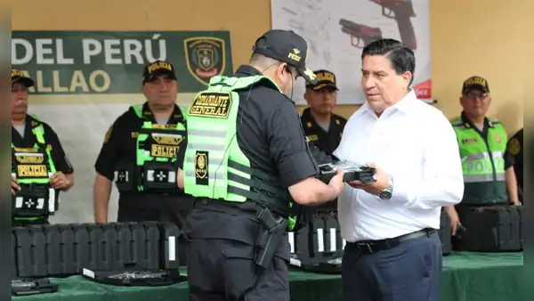 Ministro del Interior entregó 1.007 pistolas a la PNP que se encuentran investigación fiscal