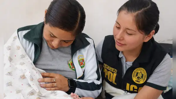 Policía halla a recién nacida durante operativo preventivo en La Libertad