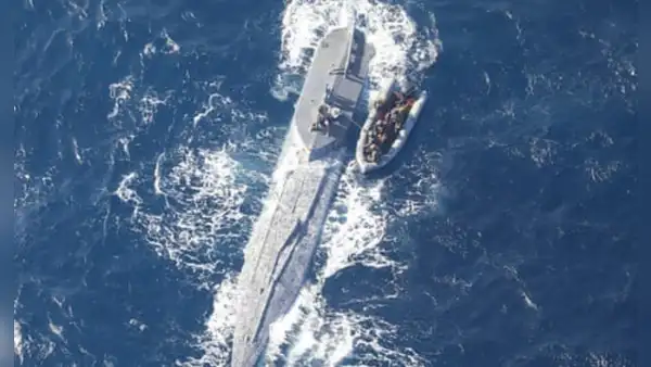 EE. UU. y Colombia destruyen casi 10 toneladas de cocaína tras interceptar un narcosubmarino en aguas internacionales