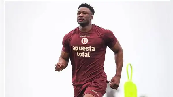 Sekou Gassama explica su estilo de juego previo a su posible debut con Universitario: "Soy un '9' potente, fuerte de espalda"