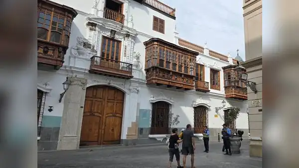Turista turco sufre el robo de su celular a solo dos cuadras de Palacio de Gobierno