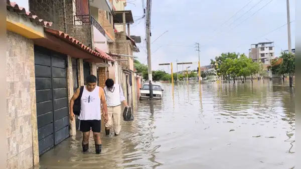 Crecida de ríos provoca desbordes, destruye vías y deja poblaciones aisladas en distintas regiones del Perú