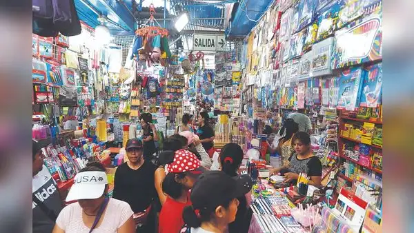 Ventas por campaña escolar caen 20% en Mesa Redonda