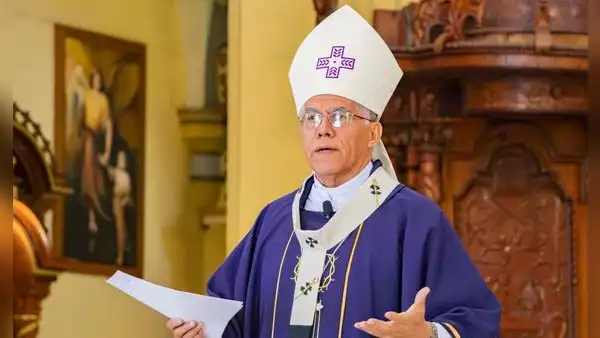 Monseñor Alfredo Vizcarra: “No hay ningún candidato que represente a la Iglesia Católica”