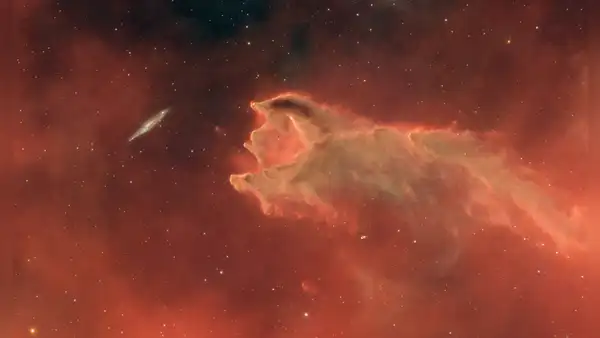 A 1.300 años luz de distancia: la impresionante imagen de un ‘monstruo cósmico devorando' una galaxia