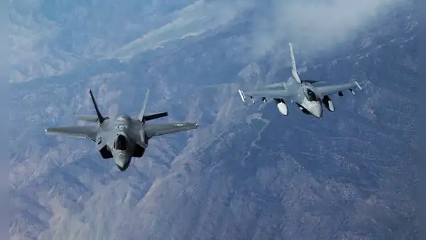 Intensas negociaciones en el Mindef con funcionarios de la fábrica de cazas F-16