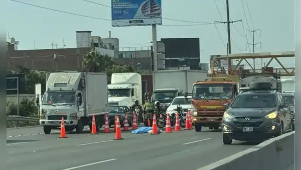 Motociclista pierde la vida tras chocar contra una camión cerca del puente Atocongo
