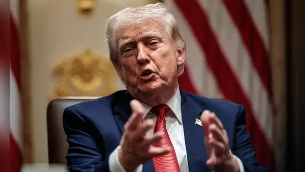 Trump presiona a Irán para un acuerdo de paz bajo la amenaza de destruir plantas desalinizadoras y la isla de Kharg