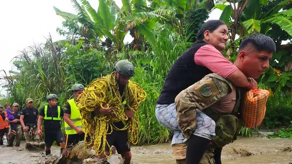 Fuerzas Militares refuerzan atención a emergencia por huaicos e inundaciones