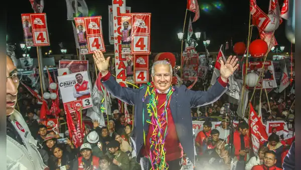 Alfonso López Chau recibe multitudinario respaldo en Cusco y Puno