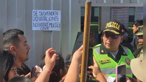 Local de votación en SJM suspende sufragio porque no llegó el material electoral