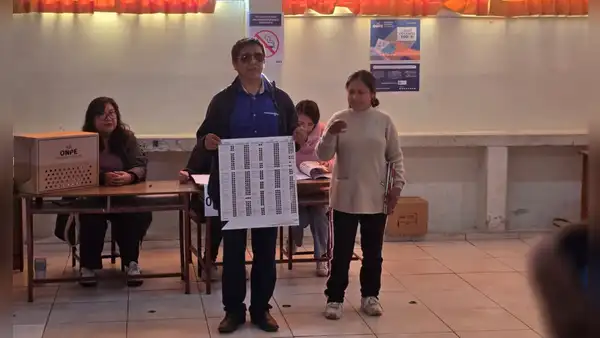 Arequipa instala la primera mesa electoral de todo el Perú, pero ciudadanos invidentes denuncian fallas en las cédulas