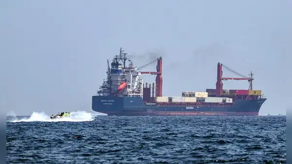 EE. UU. bloquea “por completo” el comercio marítimo e Irán amenaza con frenar exportaciones de petróleo