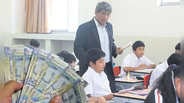 Aprueban aumento de pensión para docentes cesantes y jubilados: revisa el monto y beneficiarios de la ley 32581