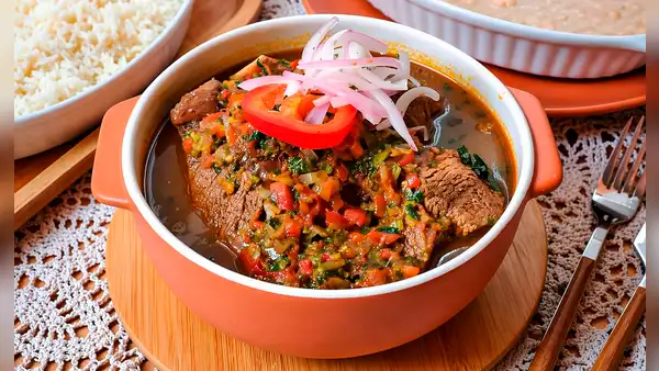 Un país de América Latina posee el mejor guiso del mundo gracias a una combinación de carne y frijoles: la sarsa criolla es clave en el plato