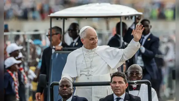 El papa León XIV llama a la “justicia y el fin de la corrupción” ante una multitud de 100.000 fieles en Angola
