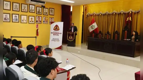 Corte del Santa capacita a más de 140 estudiantes en justicia de paz escolar para promover la convivencia pacífica