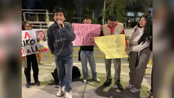 Estudiantes en Arequipa denuncian que cobradores los bajan de los vehículos cuando exigen que se respete el medio pasaje